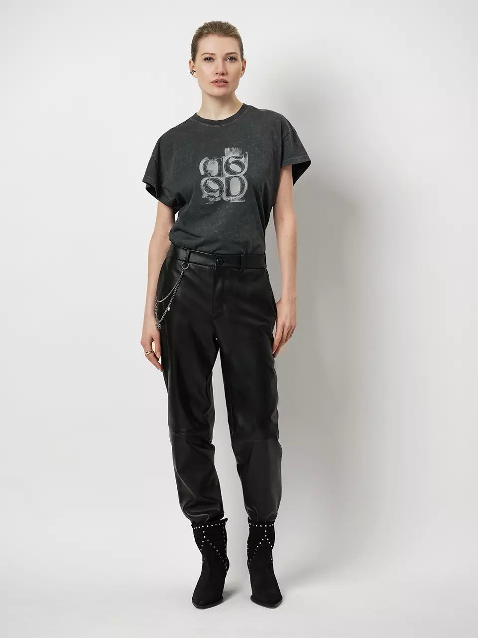 D6 Tyro monogram tee