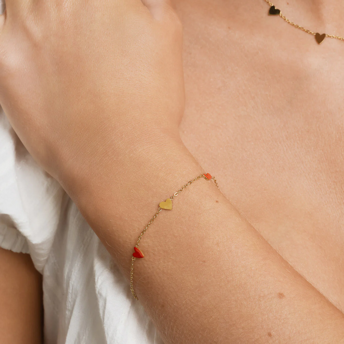 Linnea - Heart Chain Bracelet Red & Gold Stainles - Gold