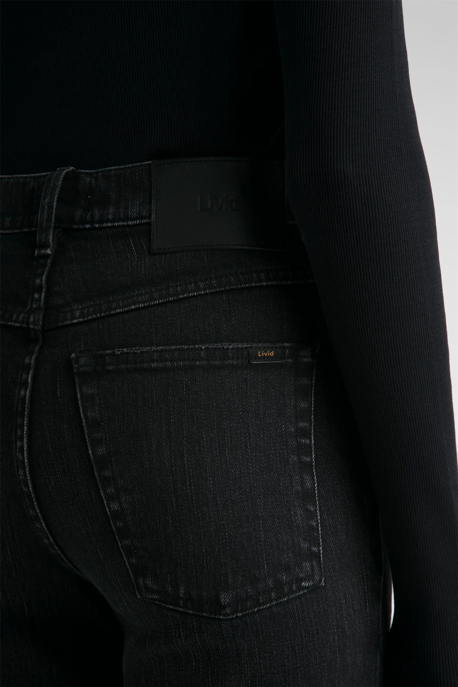 Page Japan Black Dusk