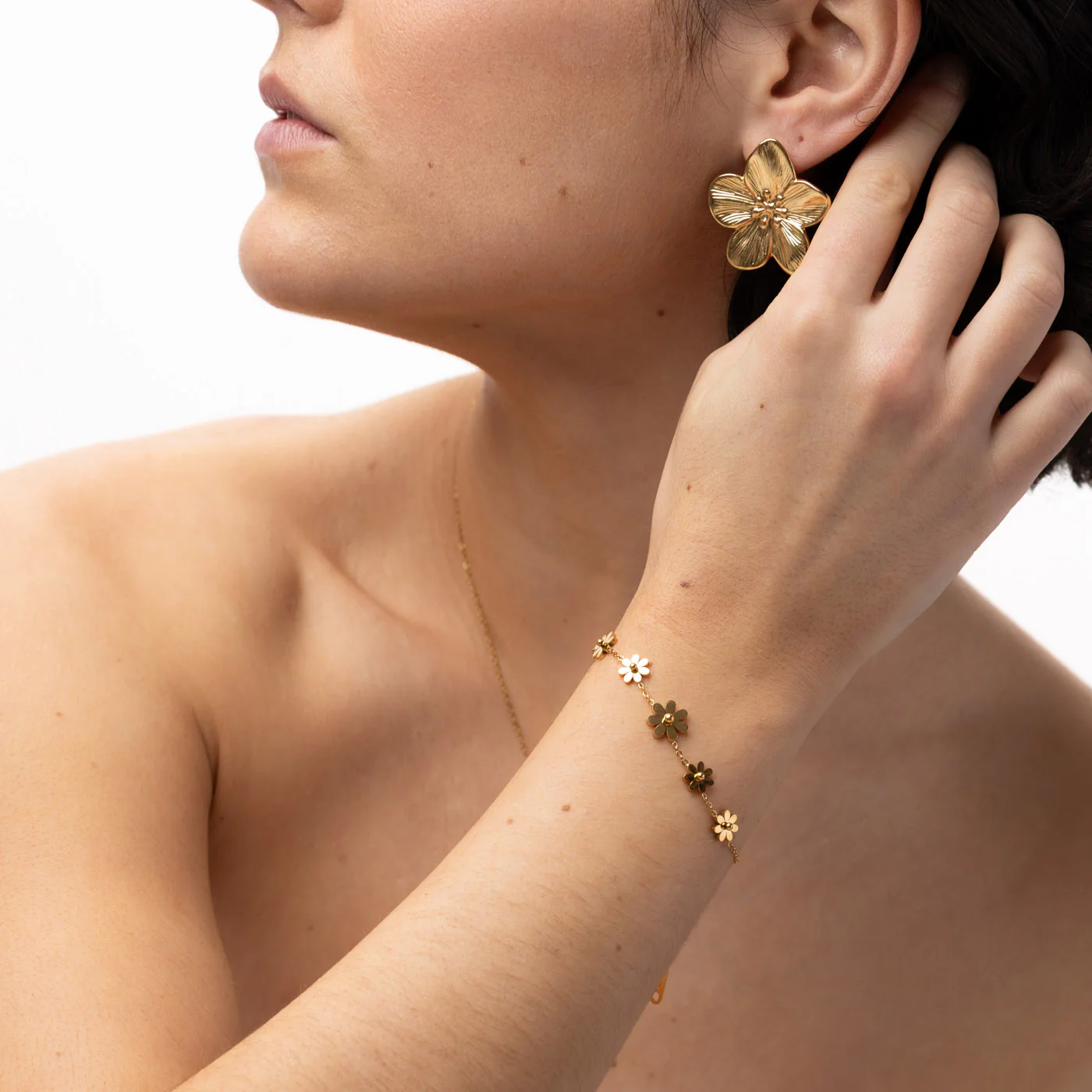 Maebry - Statement Flower Stud Earrings Gold Stain - Gold