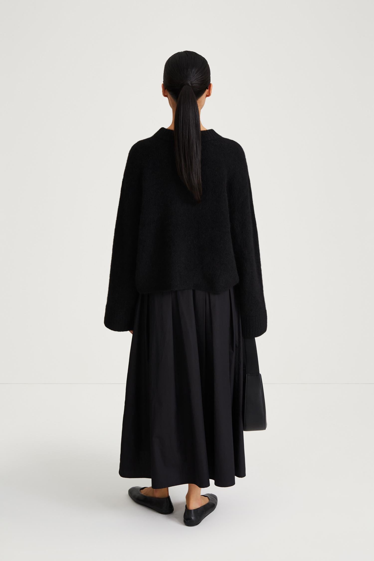 NICLAS SHORT SWEATER