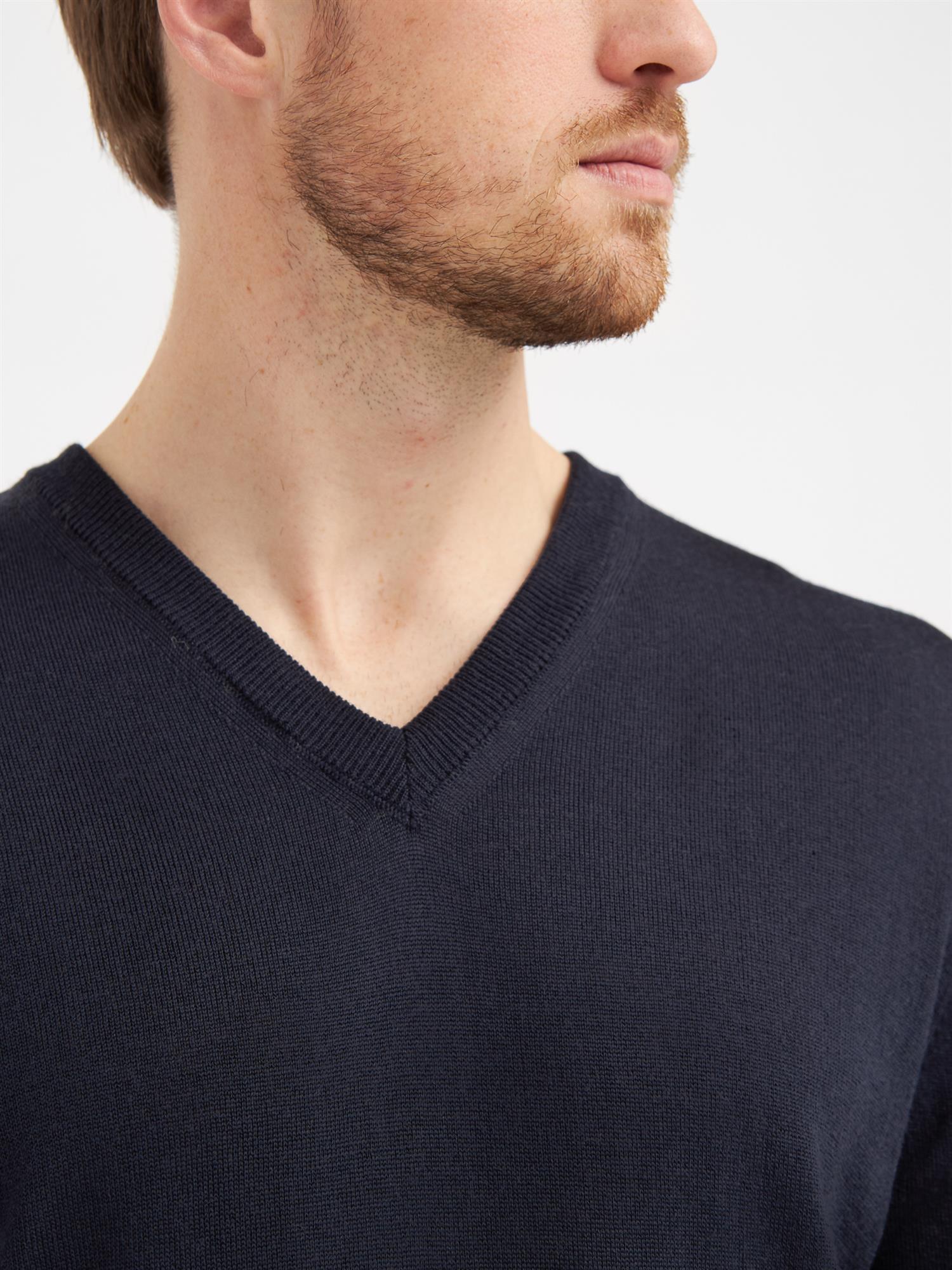Milan Pullover V Neck