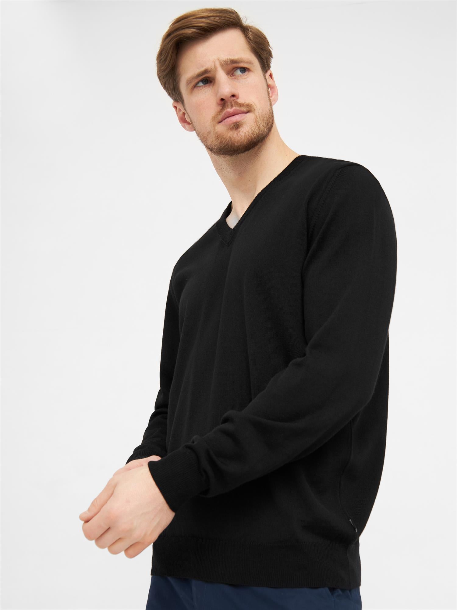 Milan Pullover V Neck