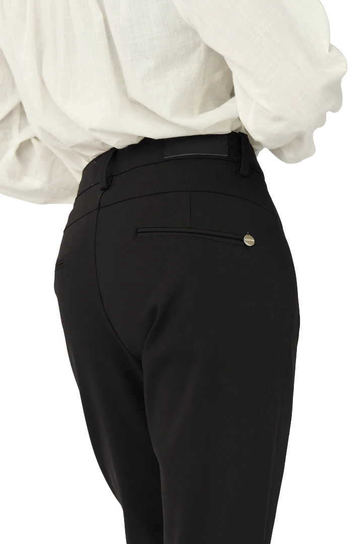 New Melanie Pant