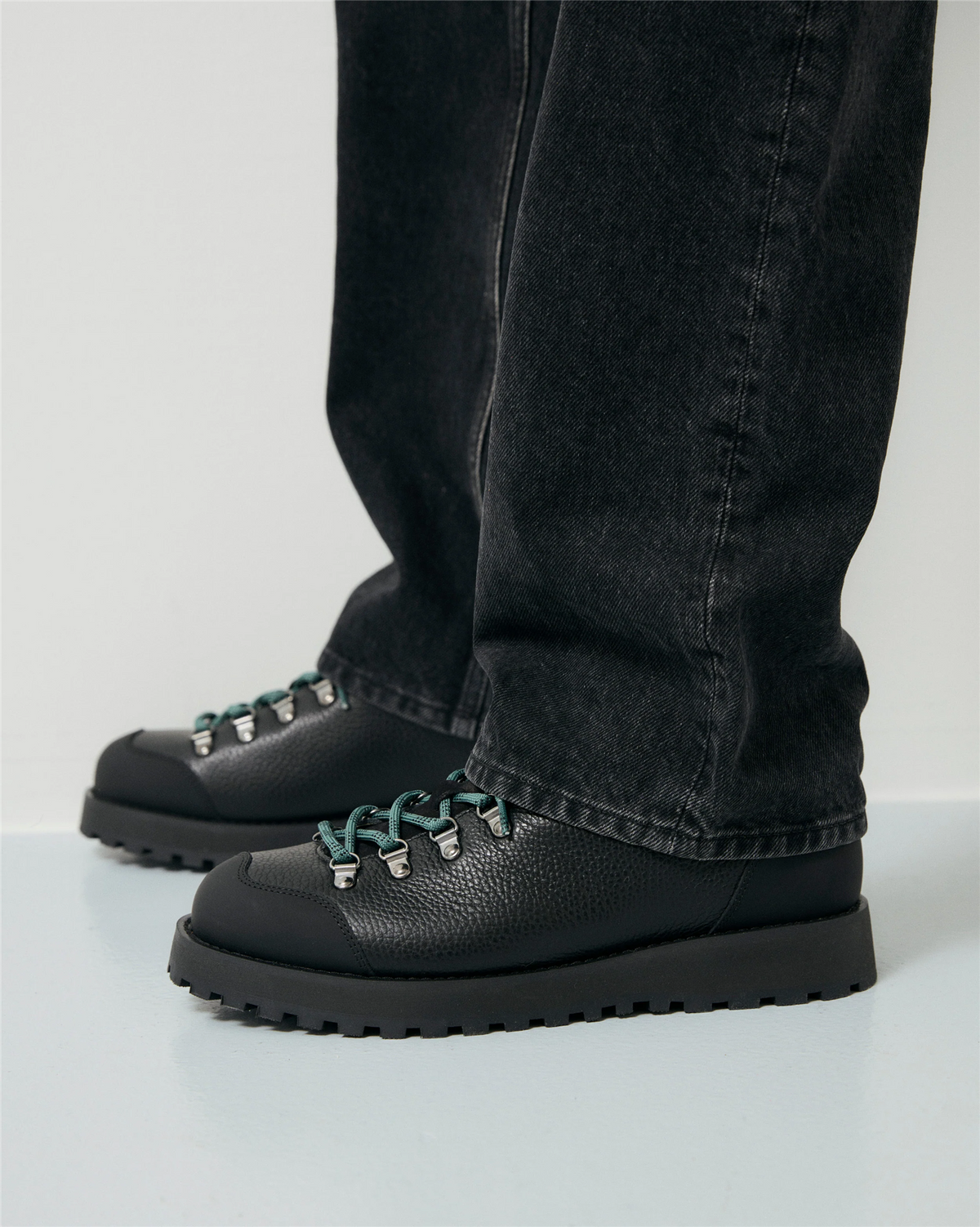Dune Low - Black Tumbled Leather
