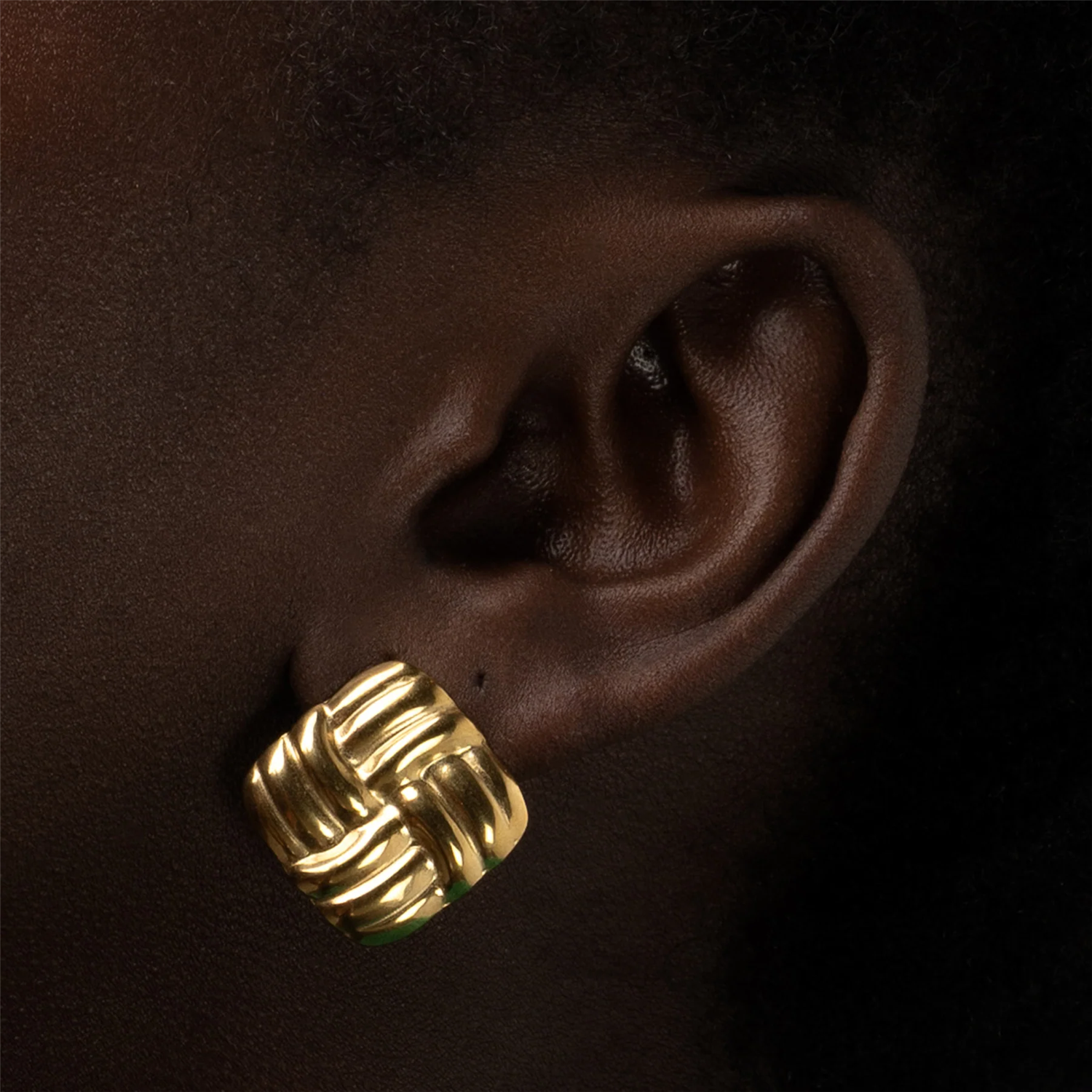 Hilde - Knot Stud Earrings Stainless Steel - Gold