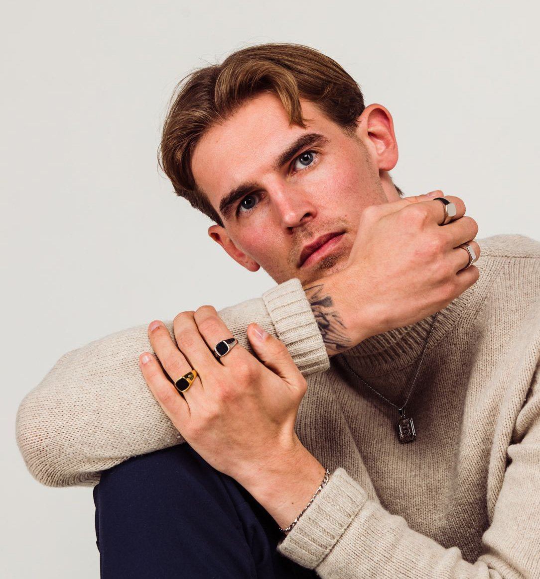 Oslo Onyx Signet Ring