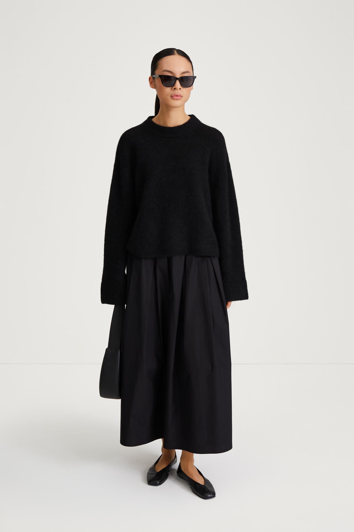 NICLAS SHORT SWEATER