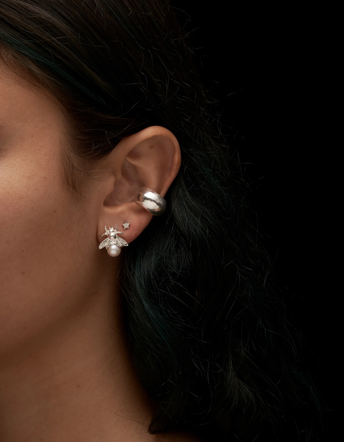 Bumblebee Pearl Ear Stud