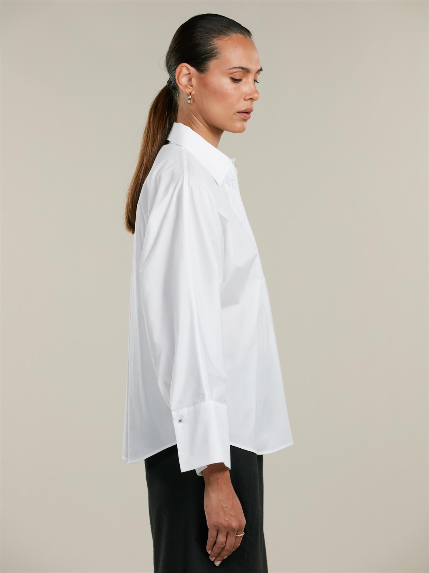 Karoline Hvit skjorte