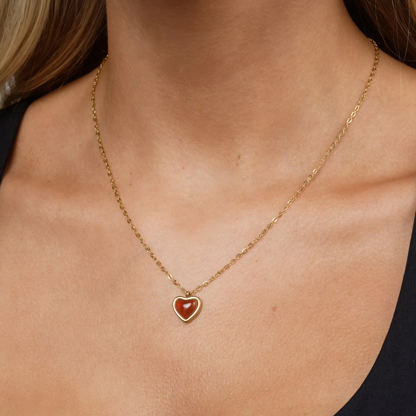 Sonja - Jelly Heart Dangling Necklace Gold Stainle - Gold