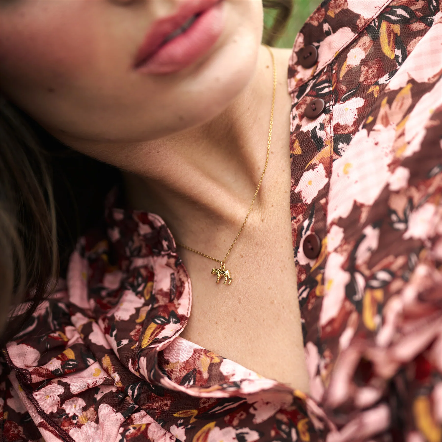 Quinn - Leopard Charm Dangling Necklace Gold - Gold