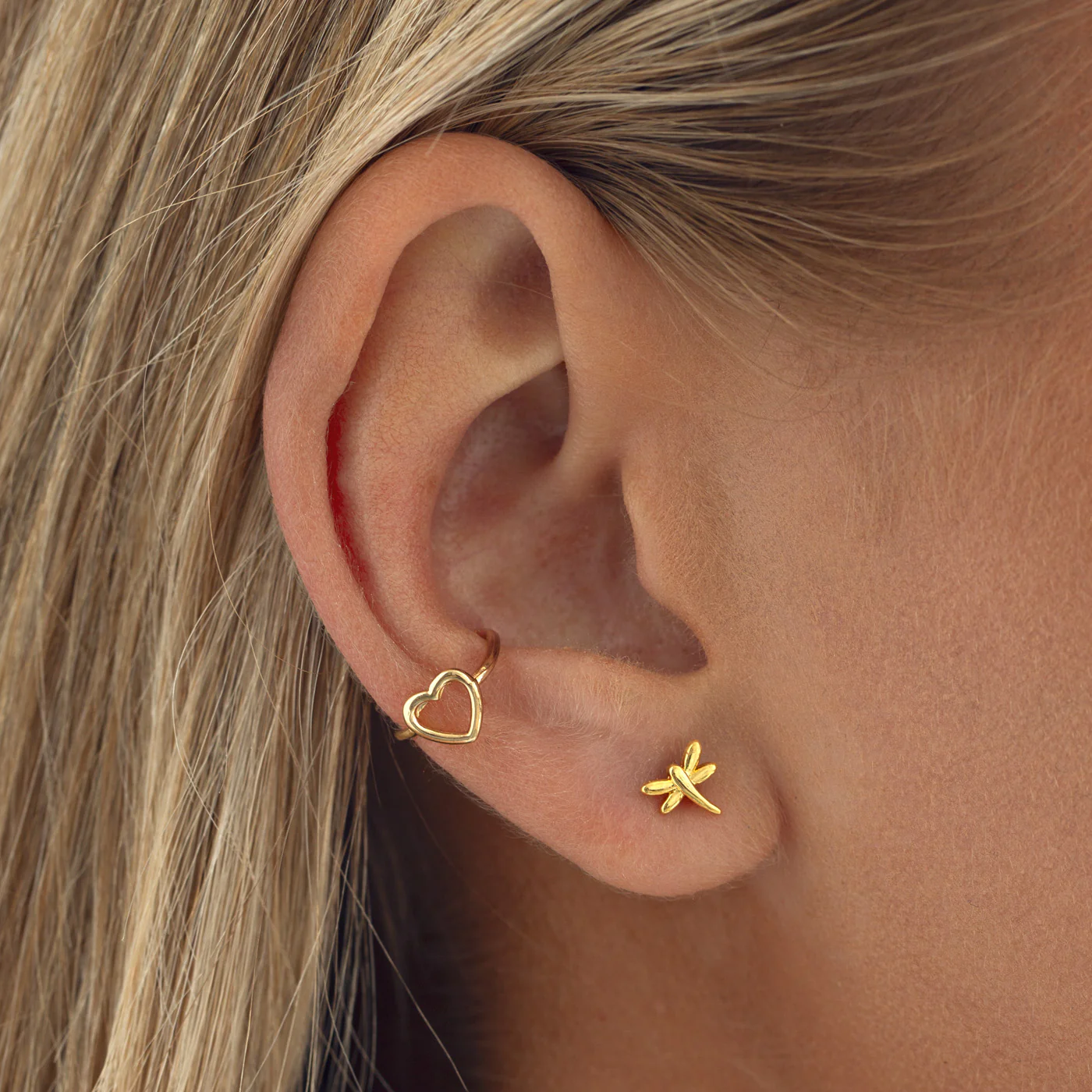Noya - Minimalistic Dragonfly Stud Earrings - Gold
