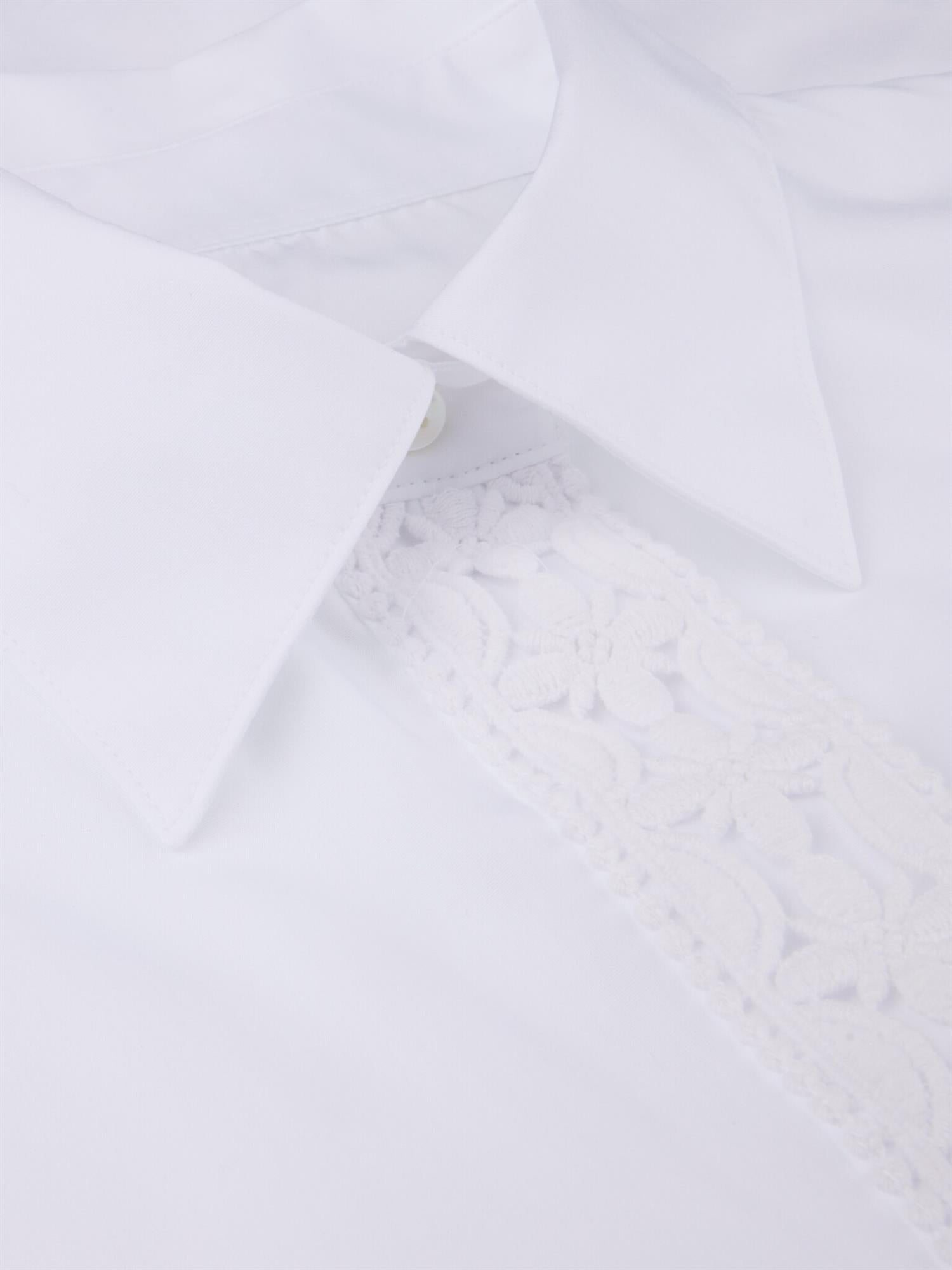 Karoline Hvit skjorte