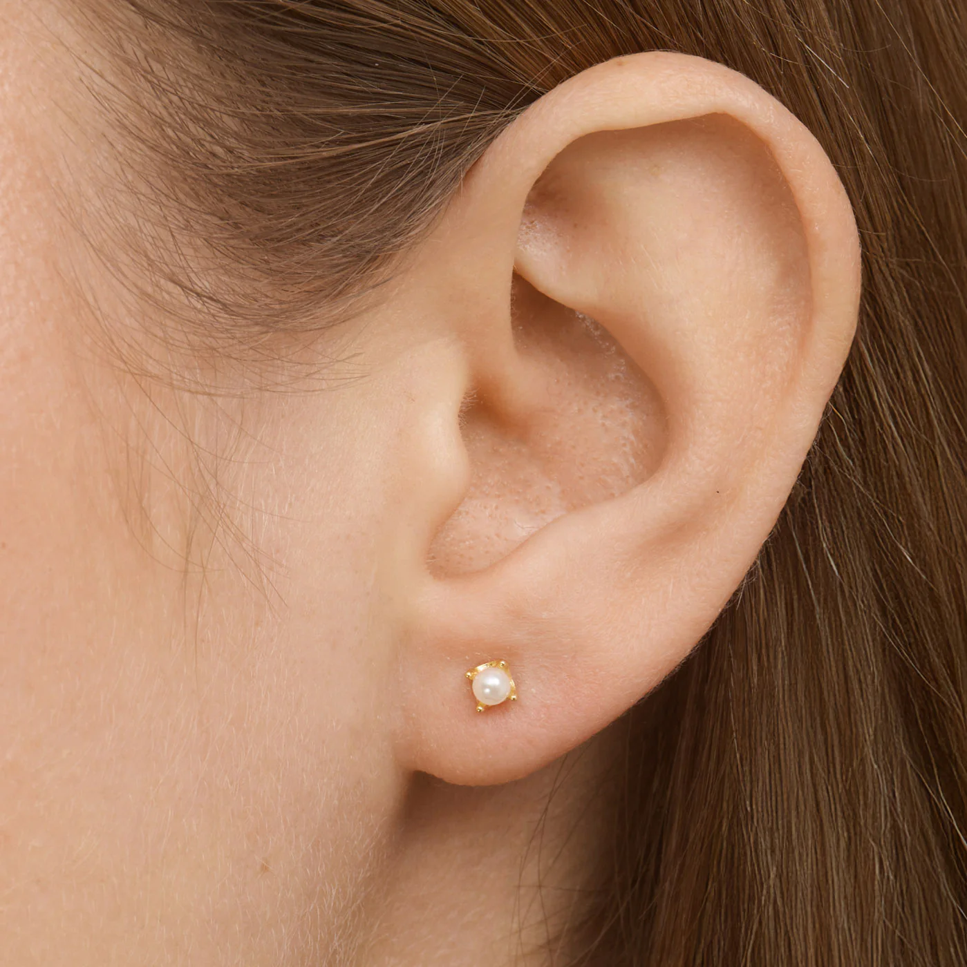 Essie - Mini Pearl Stud Earrings - Gold