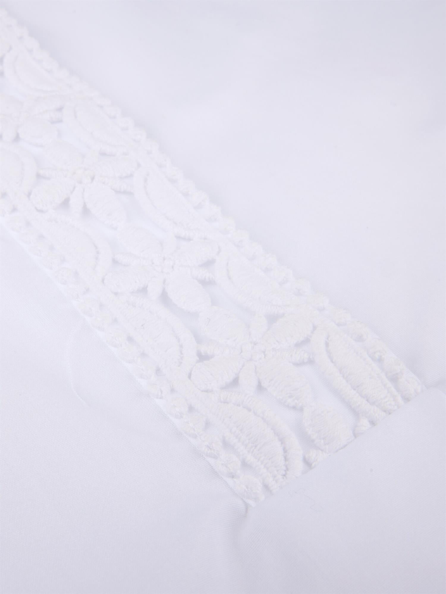 Karoline Hvit skjorte