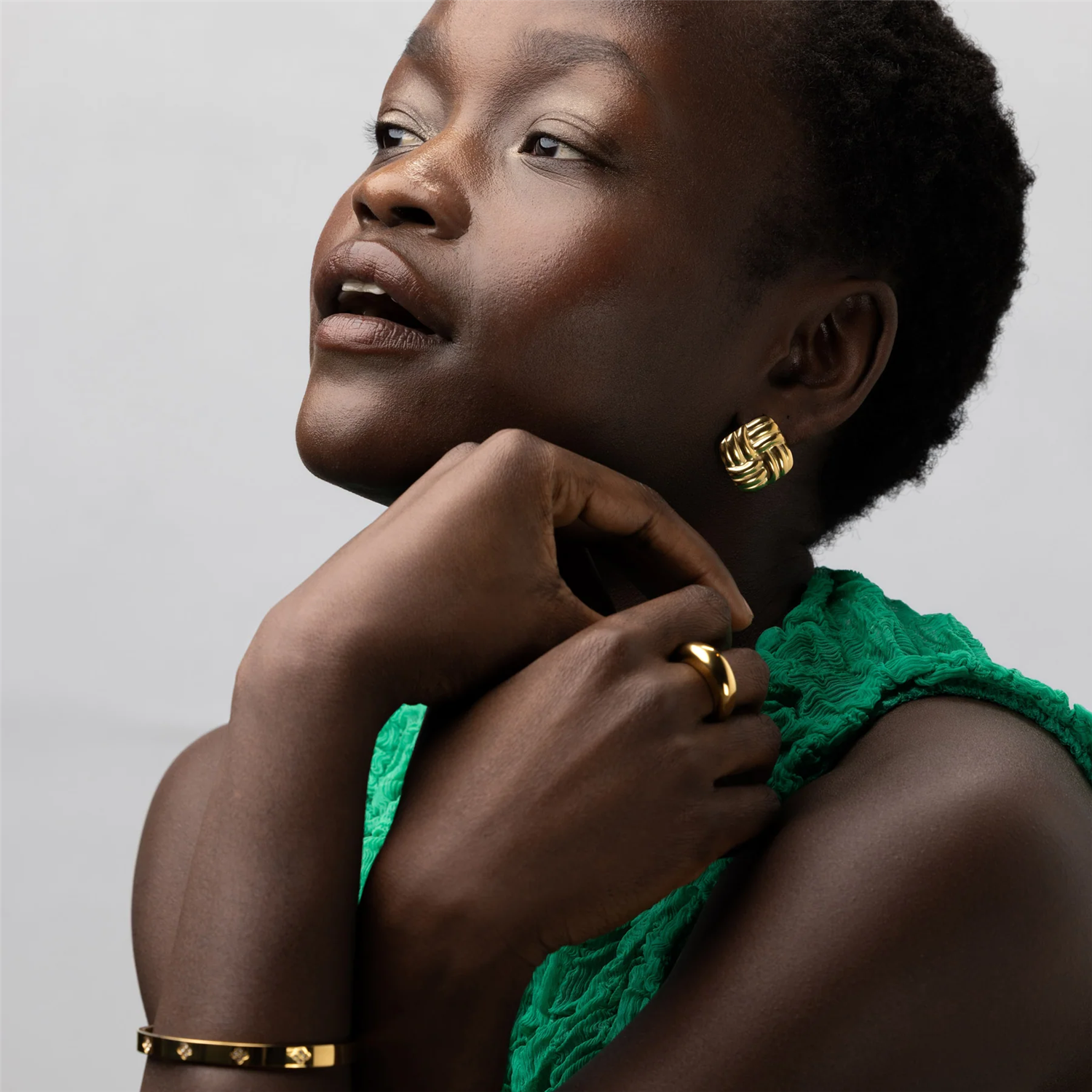 Hilde - Knot Stud Earrings Stainless Steel - Gold